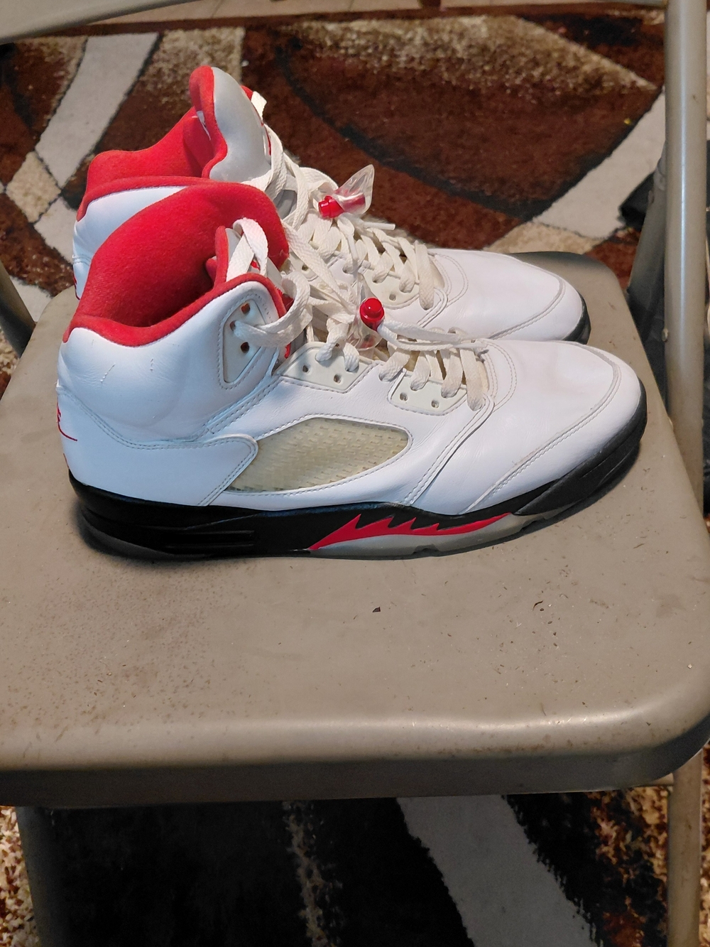 Air Jordan White and Red Basketball Sneakers Men's Size 10.5 - Picture 2 of 5